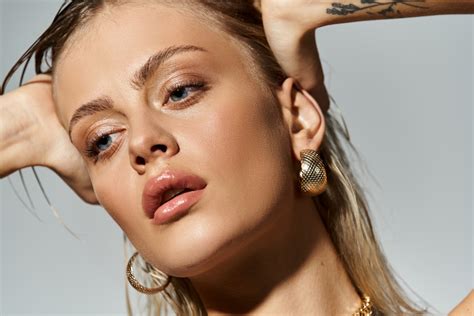 Nude Eyeliner 7 τρόποι να το φορέσετε σύμφωνα με τους makeup artists