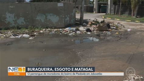 Vídeo Em Piedade Jaboatão moradores reclamam de buraqueira esgoto e