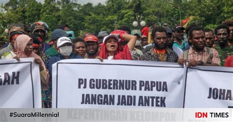 Massa Pendukung John Rettob Demo Tolak Pj Bupati Mimika