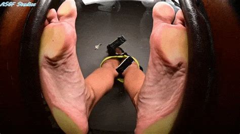 Enchantress Sahrye Won T Let The Fly Anymore MP4 Amateur Soles Giantess And Footjobs