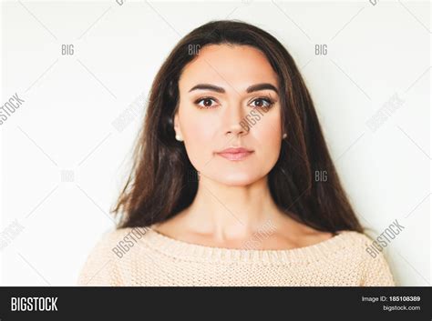 Imagen Y Foto Close Portrait 35 Prueba Gratis Bigstock