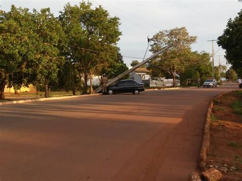 G Moradores Ficam Sem Energia Ap S Motorista Derrubar Poste Em