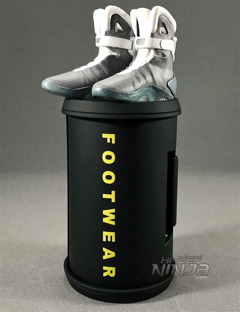 A Review Of Hot Toys Marty McFly Figure From BACK TO THE FUTURE Part II Sideshow