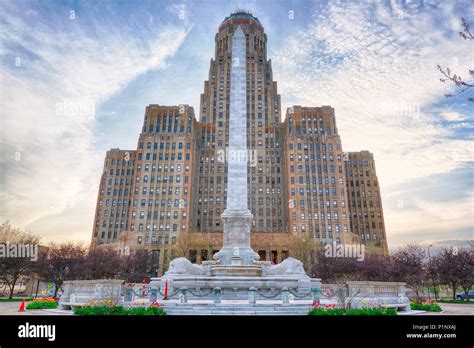 Buffalo Ny May 15 2018 Buffalo City Building And Mckinley Monument