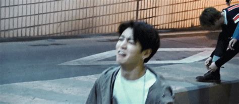 BTS Haftadır Billboard un ve Hot Listelerinde Yer Almaya Devam Ediyor KoreZin