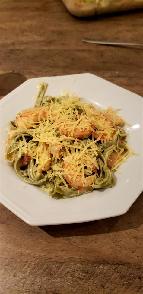 Fettuccine De Espinafre E Camar O Ao Molho Branco E Azeite Trufado