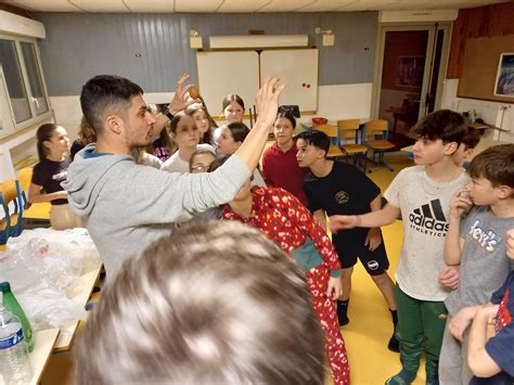 Séjour au ski 2024 Jour 3 Des oeufs en neige Site du collège