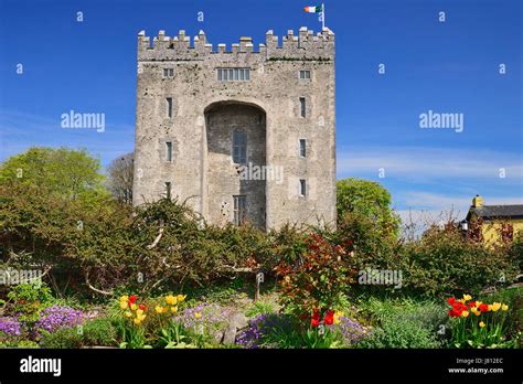 Bunratty castle ireland hi-res stock photography and images - Alamy