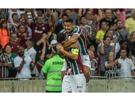 Fernando Diniz convoca dois jogadores do Fluminense para a Seleção