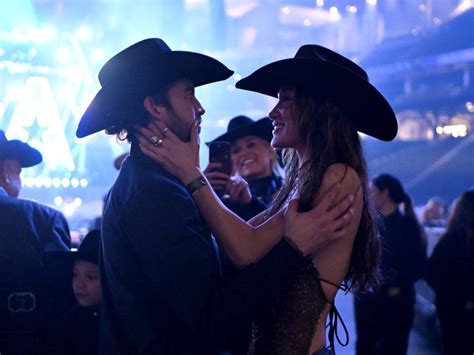 Bella Hadids Cowboy Boyfriend Reveals She ‘happily Lived In His