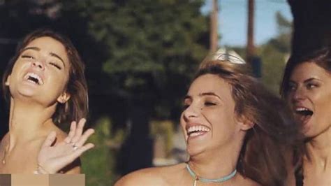 Blink Tre Webstar Nude Nel Remake Di What S My Age Again Gq Italia