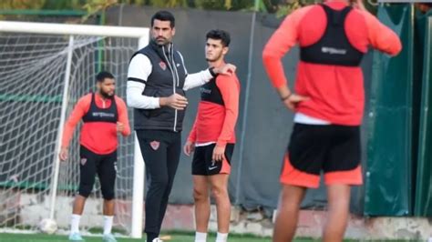 Hatayspor S Per Lig De Yar N Fatih Karag Mr K Ile Kar La Acak Elips