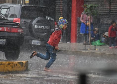 Senamhi Prev Inicio De Semana Con Lluvias En El Pa S Y Emite Alerta