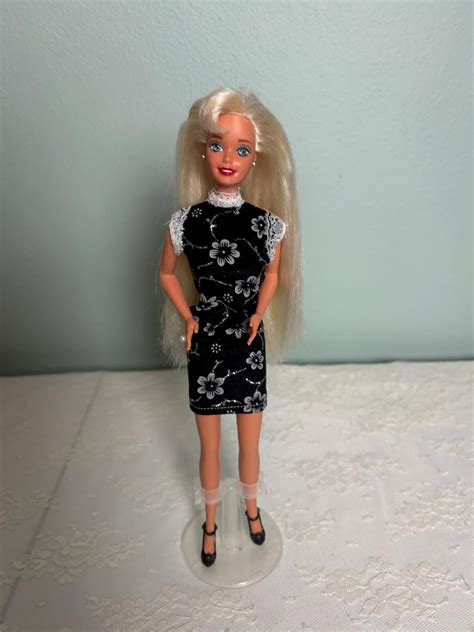 1976 Mattel Barbie Platinum Blonde Hair Blue Eyes Knees Bend Twist N Turn Body Etsy