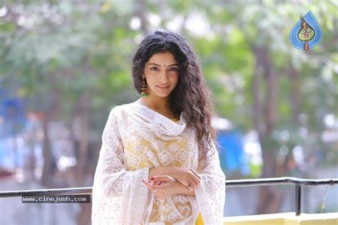 Diksha Sharma Raina Photos Photo 5 Of 13