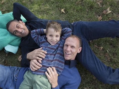 Per La Prima Volta L Italia Riconosce L Adozione A Una Coppia Gay