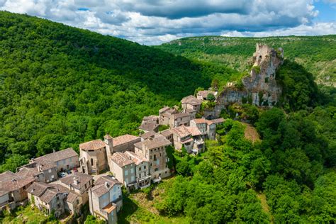 Occitanie Cet Tonnant Ch Teau Perch Sur Un Norme Rocher Chappe Au