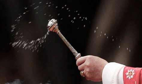 Dios No Se Muda El Agua Bendita