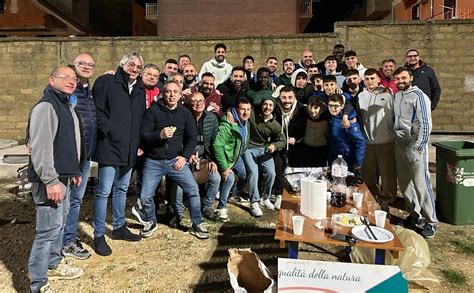 L Aragona calcio è una grande famiglia Dopo l allenamento grigliata