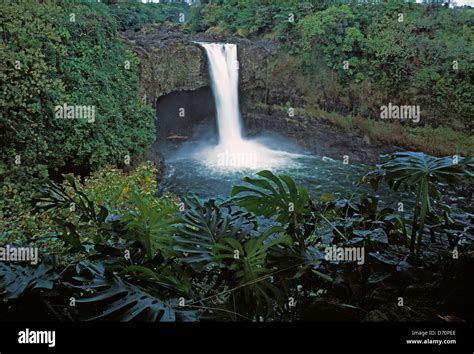 Hawaii Wailuku River Rainbow Falls Waterfall Stock Photo Alamy