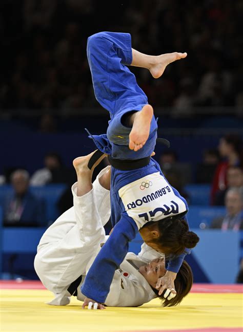 La judoka Natsumi Tsunoda remporte la première médaille d or du Japon à