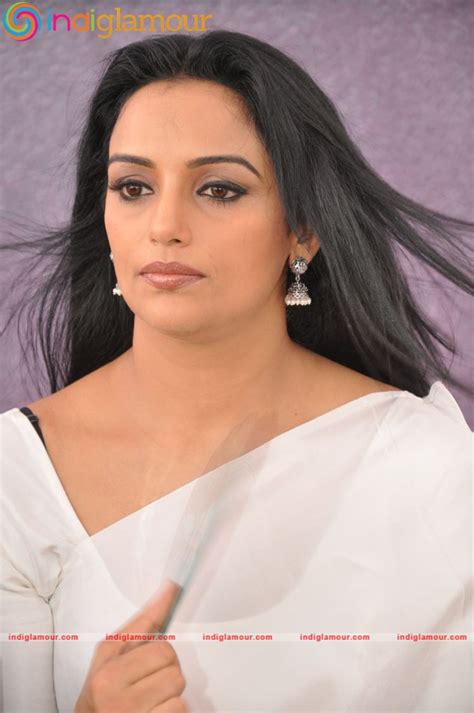 Shweta Menon Actress Hd Photosimagespics And Stills