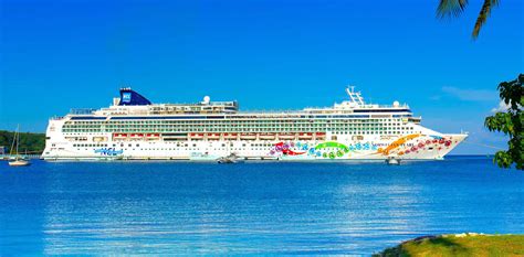 St Thomas Cruise Excursions | NCL Pearl