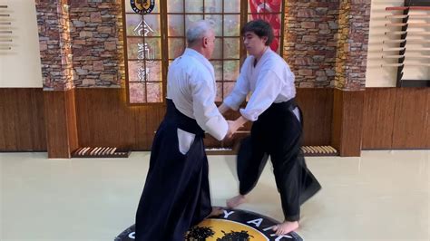 Ryotedori Uchi Kaiten Sokumen Ko Ho İriminage Yetişkin Aikido