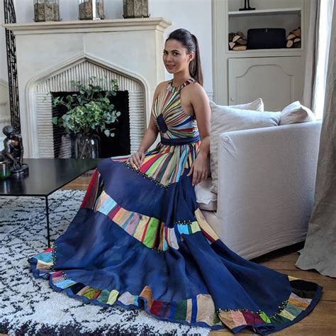 Rochelle Rao Hot Bikini Saree Pics Navel Jeans Hd Photos
