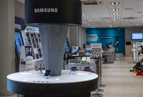 Bespoke Interactive Retail Display For Samsung Event Projection