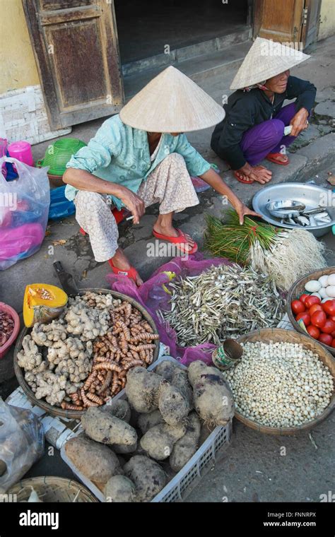 Food market in Hoi An - Vietnam Stock Photo - Alamy