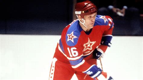 Soviet ice hockey great Vladimir Petrov dies at 69 - ESPN