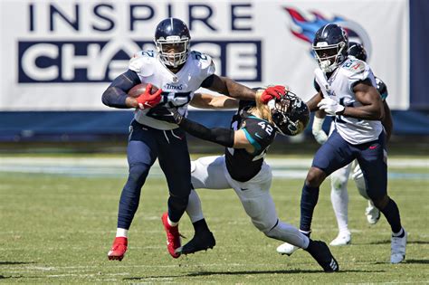 Just How Big Is Tennessee Titans Running Back Derrick Henry?