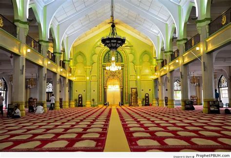 Main Prayer Hall at Sultan Mosque in Kampong Glam, Singapore – Islamic Architecture -Picture ...