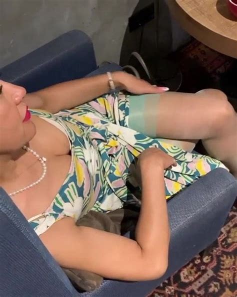 Sexy Milf Frau Im Strumpf Im Caf Xhamster