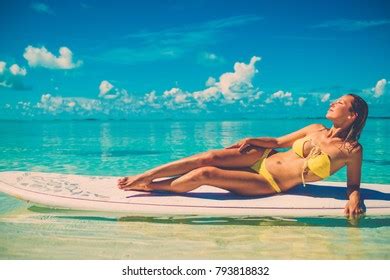 Woman Bikini Sunbathing On Beach Exuma Foto Stok Shutterstock