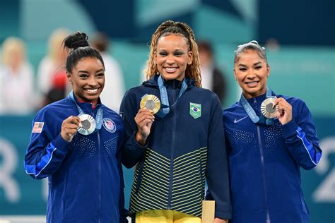 Foto Simone Biles Rebeca Andrade e Jordan Chiles são as medalhistas