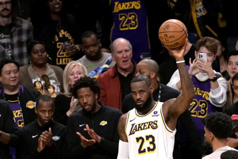 LeBron James se convirtió en el primer jugador con 40 000 puntos en la