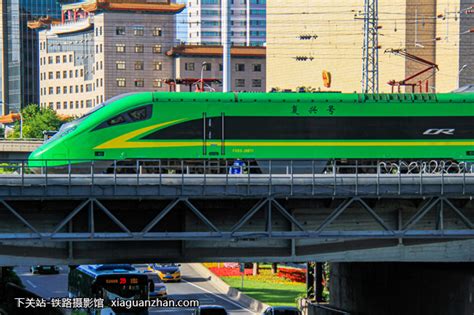 复兴cr200j型 集中式动车组动力车 Fxd3 J 机车配属机车户口照片铁路摄影 下关站