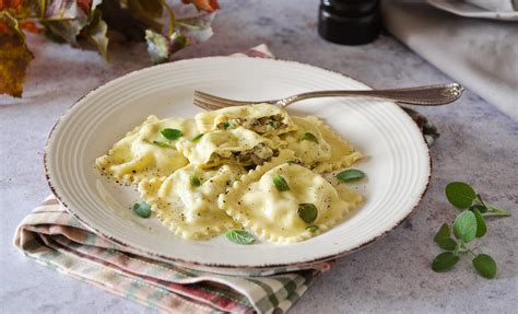 Ravioli Ai Funghi La Ricetta Della Pasta Ripiena Con Funghi Ricotta E