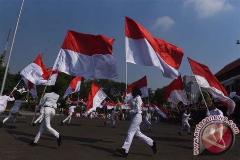 Bendera Merah Putih Diarak Kelilingi Ujung Negeri Antara News