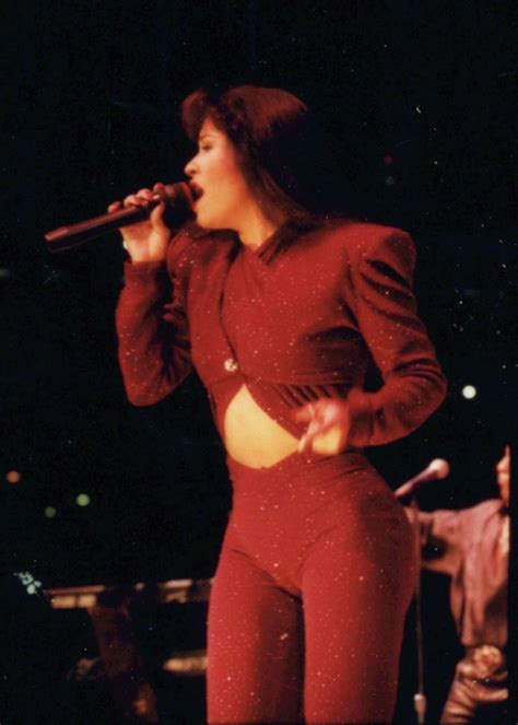 Remembering Selenas Astrodome Performance On The Anniversary Of Her