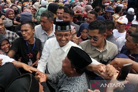 Ribuan Warga Antusias Sambut Anies Dalam Acara Dzikir Dan Sholawat