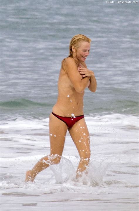 Pamela Anderson Topless Run At French Beach Photo 10 Nude
