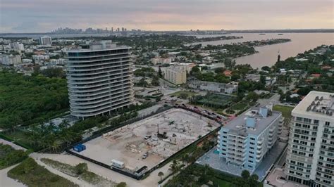 Vecinos De La Torre Gemela Del Edificio Derrumbado En Surfside Viven