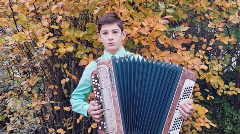 Христианская песня"КОСАРИ НА ЛУГУ" - YouTube