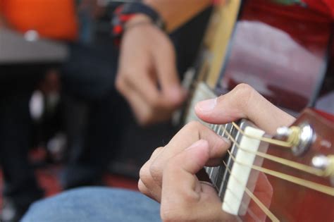 AULA DE VIOLÃO GRATIS COMO MUDAR DE ACORDE MAIS FACILIDADE