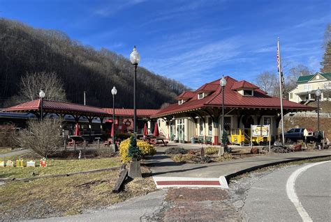 A Guide to Mercer County, West Virginia: Where to Play, Eat, Stay