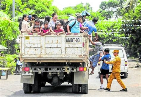 Mayon Unrest Leads To Evacuation Of Over Ndrrmc Inquirer News