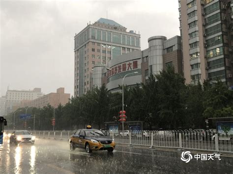 北京暴雨雷电大风冰雹四预警齐发 乌云密布雨水倾盆而下 天气图集 中国天气网